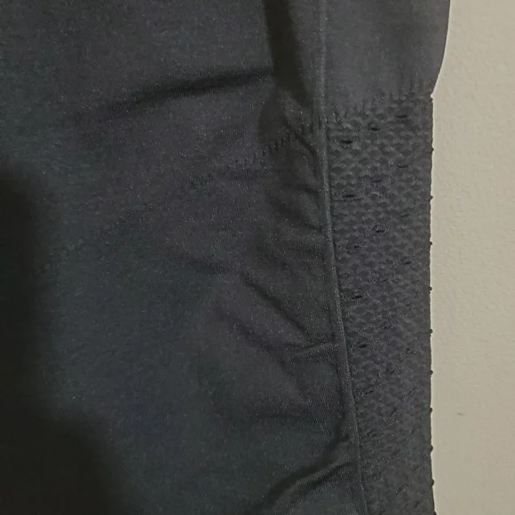 NWT Fabletics Sync High Waisted Perforated Athletic Leggings 7/8 Black Size XL - Picture 6 of 10